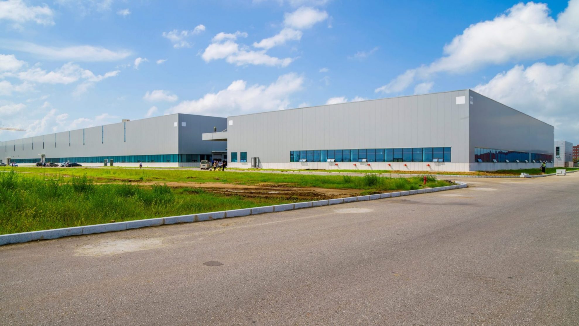 Photo of modern warehouse building illustrates blog: "Reasons to Invest in California Commercial Real Estate"